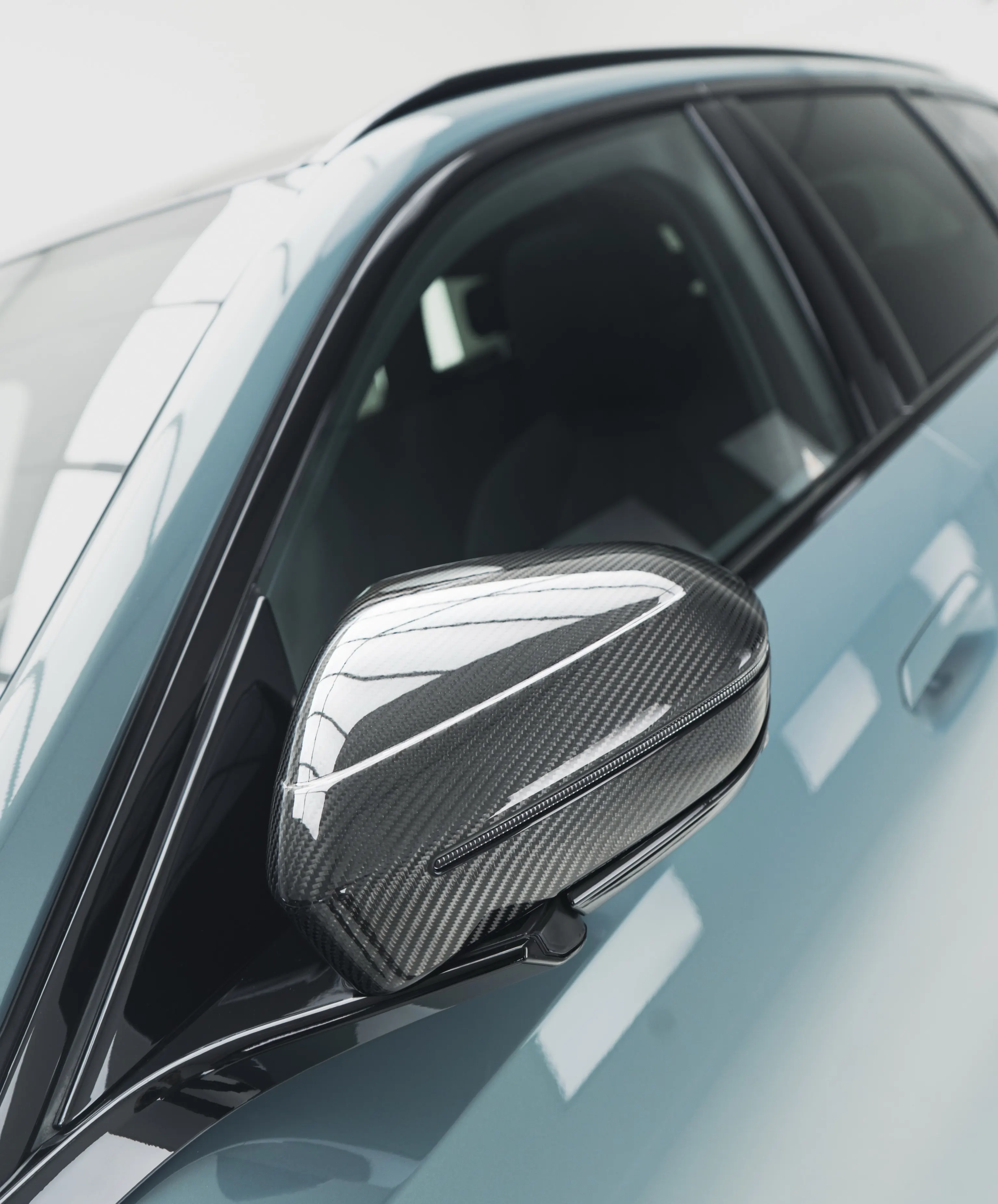 Carbon buitenspiegel van de BMW 550e Touring