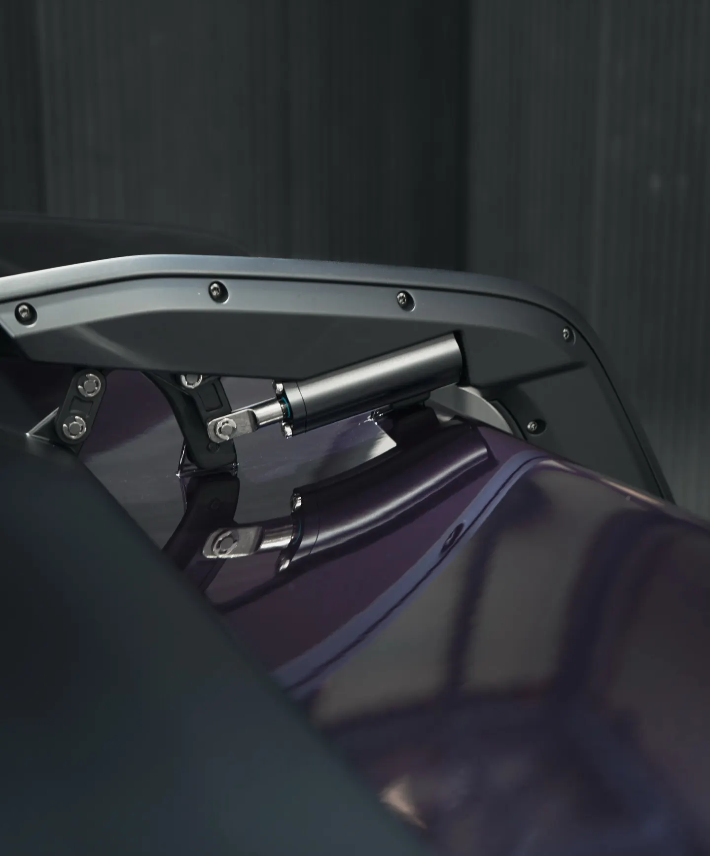 Bevestiging van de achtervleugel van de Porsche 911 GT3 RS