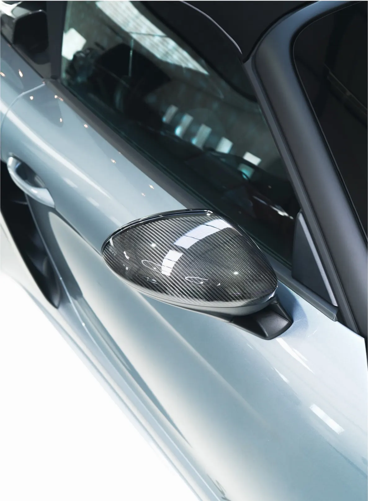 Carbon buitenspiegel van de Porsche 718 Spyder RS