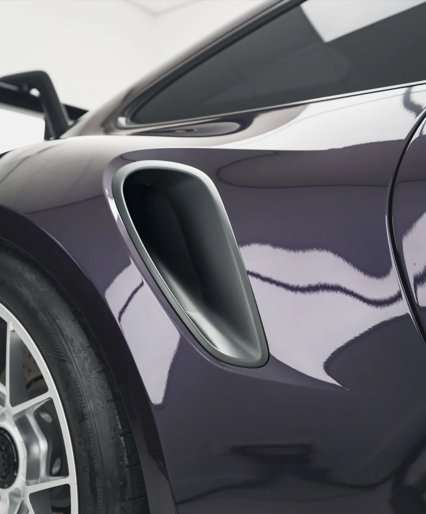 Zijluchtinlaat van de Porsche 911 GT3 RS met XPEL Paint Protection Film