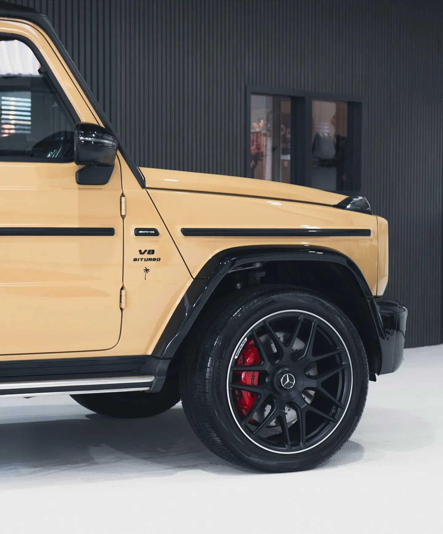 Voorscherm van de Mercedes-AMG G63 met het V8 BITURBO-embleem