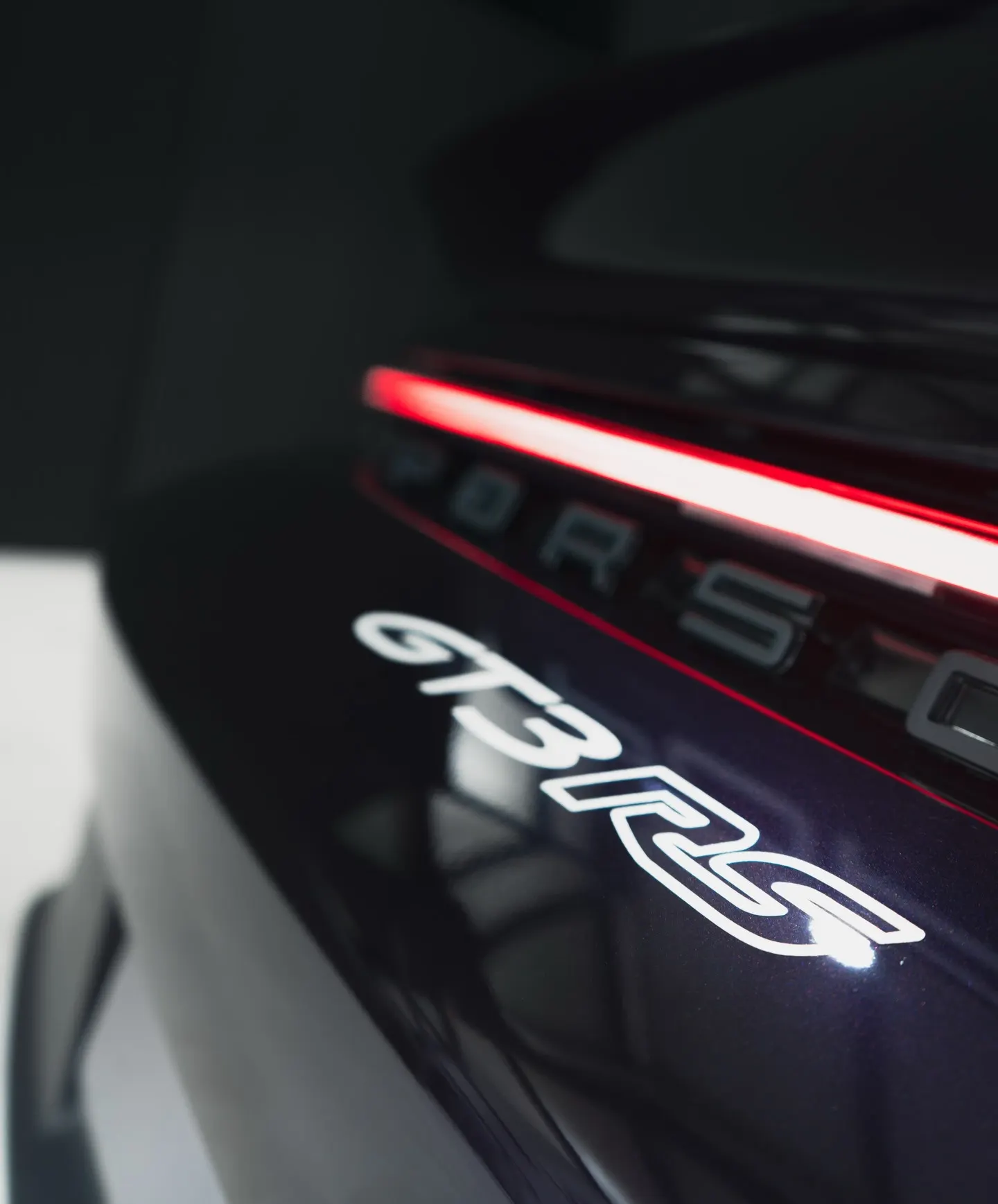 GT3 RS-embleem op de kofferklep van de Porsche 911 GT3 RS
