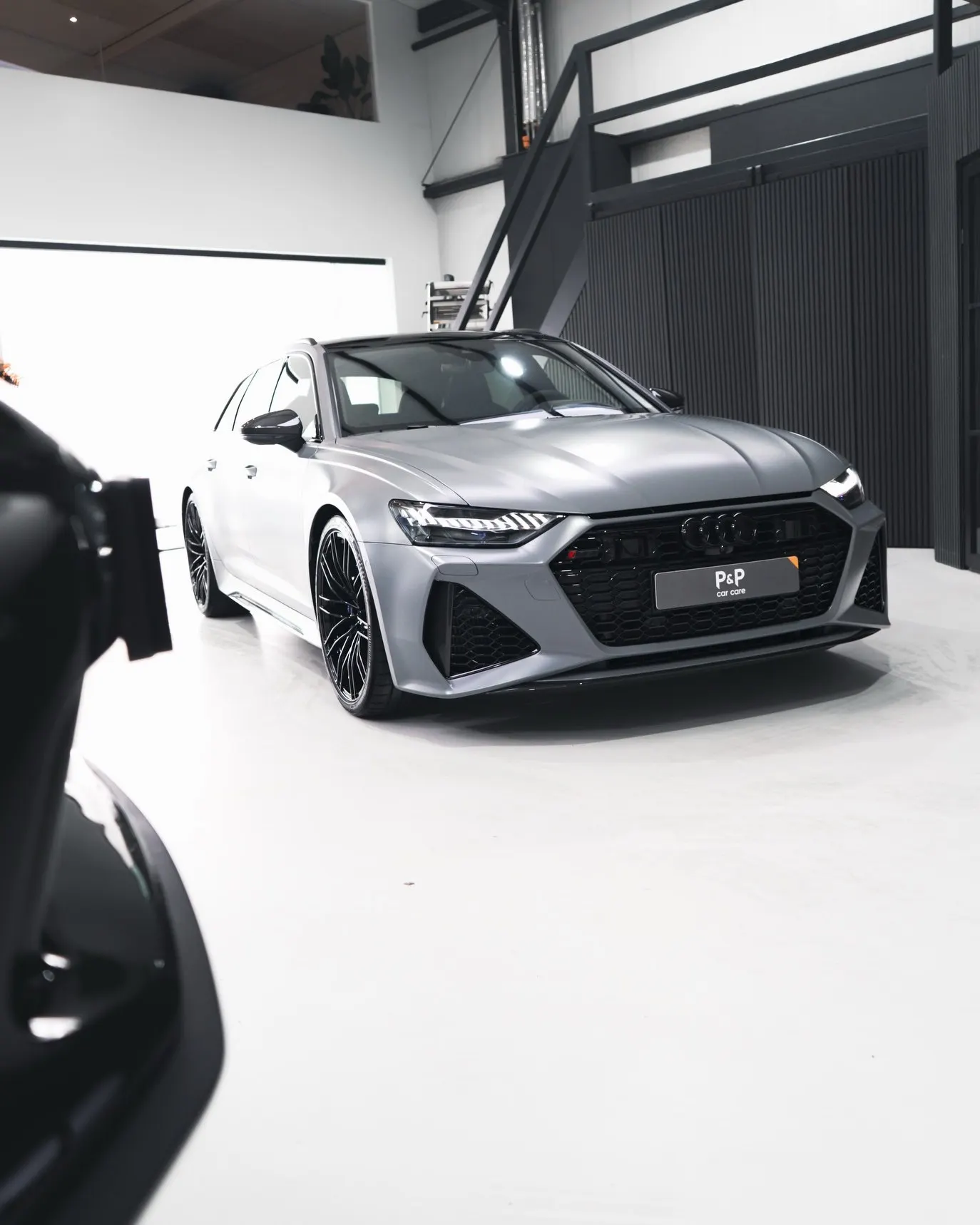 Audi RS6 Avant met XPEL Stealth PPF in satin afwerking