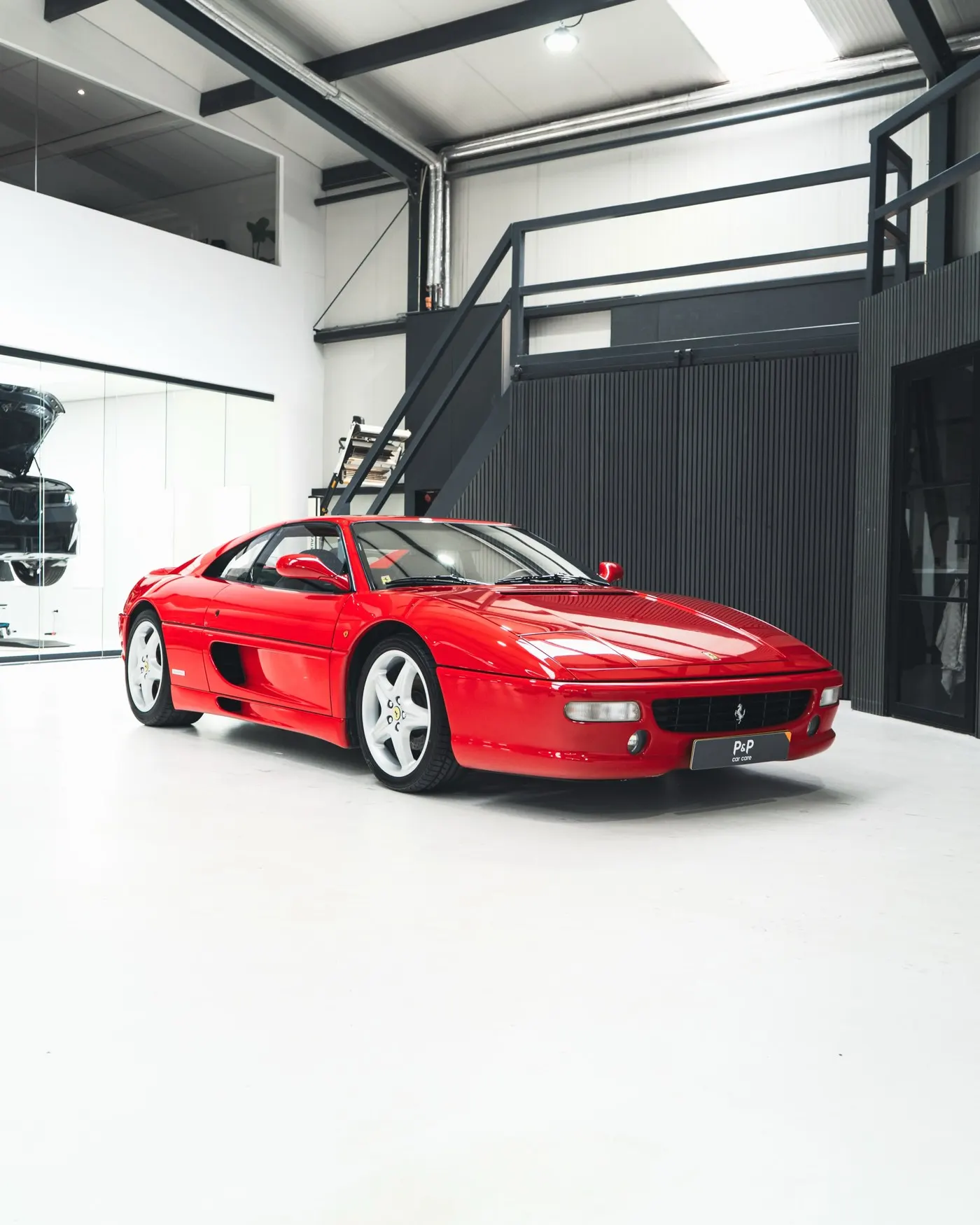 Rode Ferrari F355 GTS na Stage 3 lakcorrectie en keramische coating